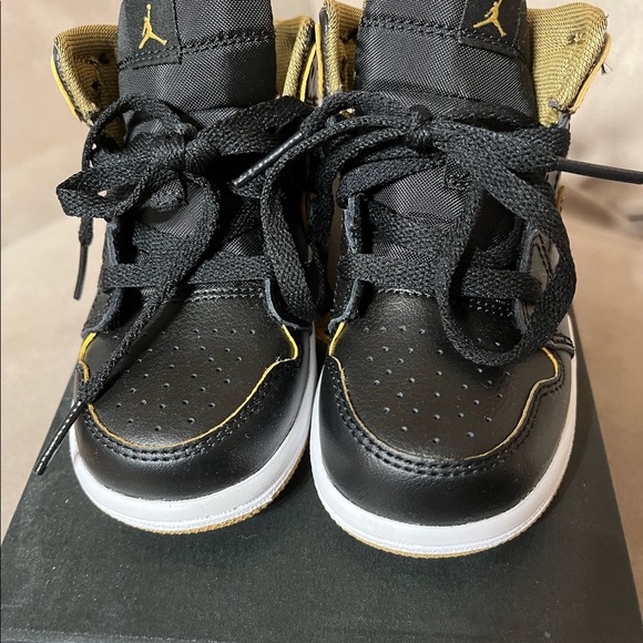 Worn once - Picture 2 of 5